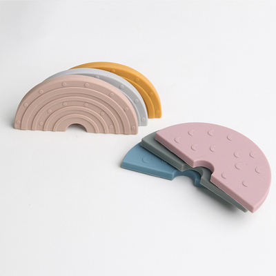 Özel BPA Ücretsiz Bebek Silikon Gökkuşağı Diş Kaşıyıcı Oyuncaklar 9.2*4.5*0.7 cm