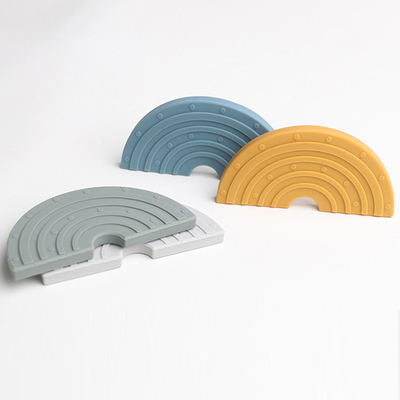Özel BPA Ücretsiz Bebek Silikon Gökkuşağı Diş Kaşıyıcı Oyuncaklar 9.2*4.5*0.7 cm