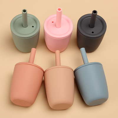 Gıda Sınıfı BPA İçermeyen Bebek Eğitimi Sippy Kapaklı Silikon Hasır Bardak